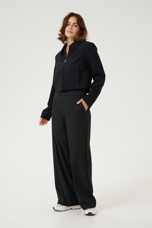 A cute little summer jacket from Scandi brand KAFFE in a light weight fabric which is fully lined. With a shirt style collar and zip to fasten this cropped jacket is perfect over a dress or with jeans. The fit is true to size.