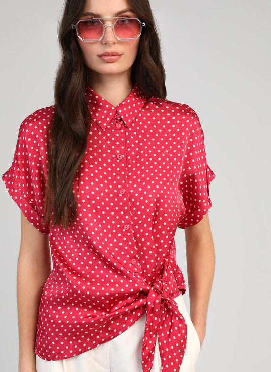 Playful, flattering and effortlessly stylish, the Kaviny Blouse from An'ge is a contemporary piece with a unique twist. Designed in a vibrant raspberry-coloured background with a timeless polka dot print, this eye-catching blouse brings a fresh pop of colour to your wardrobe.