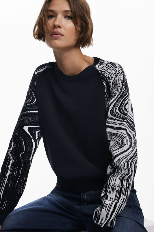 Jacquard sweater from Spanish brand DESIGUAL with long sleeves and round neck, plain torso, and sleeves with marbled effect print. Monochrome and stylish. Long sleeves with ribbed cuffs.
