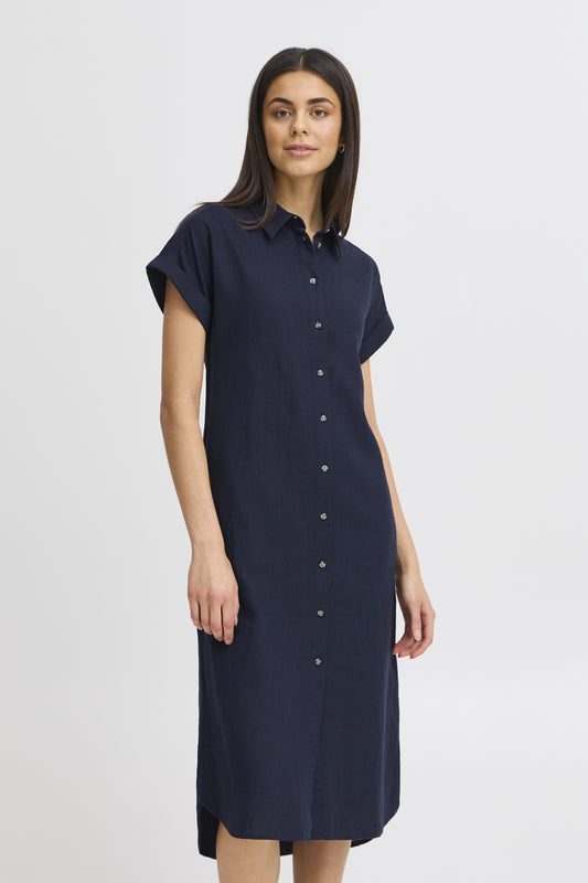 This great shirt dress from FRANSA is a great wardrobe staple for Spring/Summer. A simple yet chic dress with a short sleeve with turnback cuff detail and button through front. The hem is rounded and there are pockets in the side seams. The fit is true to size