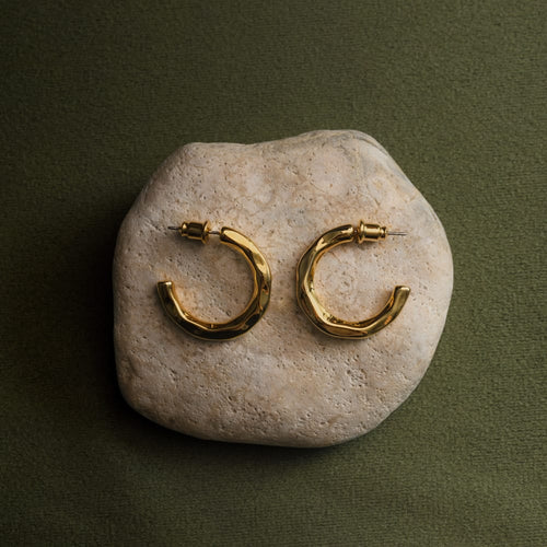 These Organic Mid-Size Hoop Earrings&nbsp; from ORELIA give a relaxed, contemporary twist to the classic hoop, catching the light beautifully. The mid-size proportions strike the perfect balance between statement and everyday simplicity.