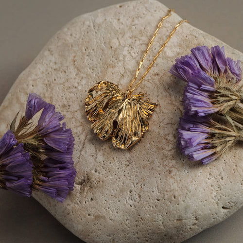 Organic and sculptural, the Molten Leaf Pendant Necklace from ORELIA draws inspiration from softly textured leafs, creating a perfect transitional piece.