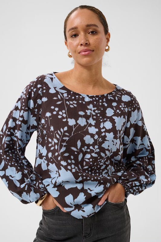 Floral print blouse from KAFFE with a straight silhouette and soft textured finish. Features a classic crew neckline and long sleeves with elasticated cuffs for added shape. A very versatile wardrobe staple.