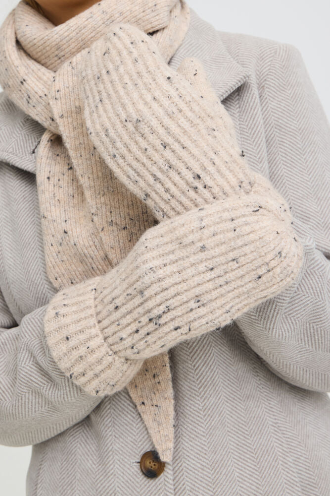 Ribbed knit mittens from FRANSA showcase a classic silhouette with a speckled, soft-textured finish and generous foldover cuffs. Effortlessly cool and easy to pair, these mittens offer a confident, comfortable statement for colder days.