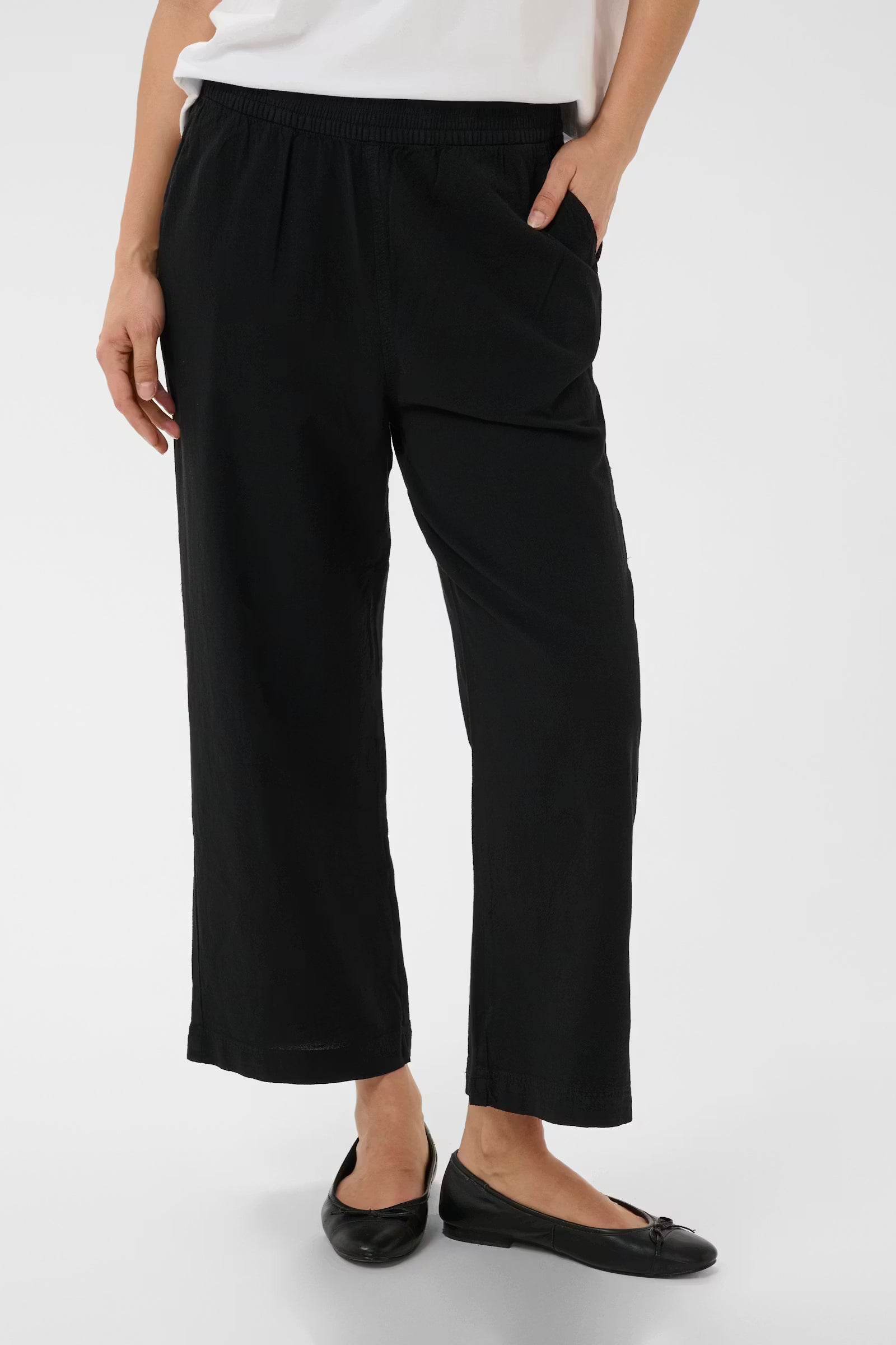 Soft cotton culotte trousers from Scandi brand KAFFE with a wide-leg silhouette and gathered waistband for all-day comfort. Designed with concealed side pockets for a clean and refined look. Fit is true to size.