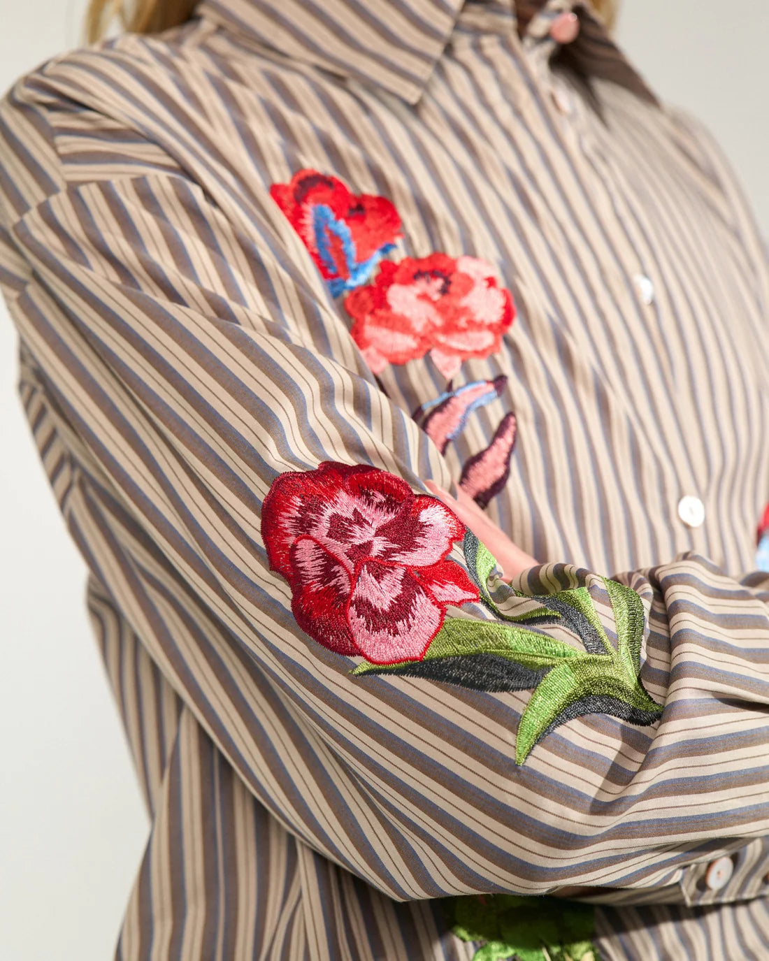 NUMPH "NUKacey Embroidery Shirt" (Deep Taupe)