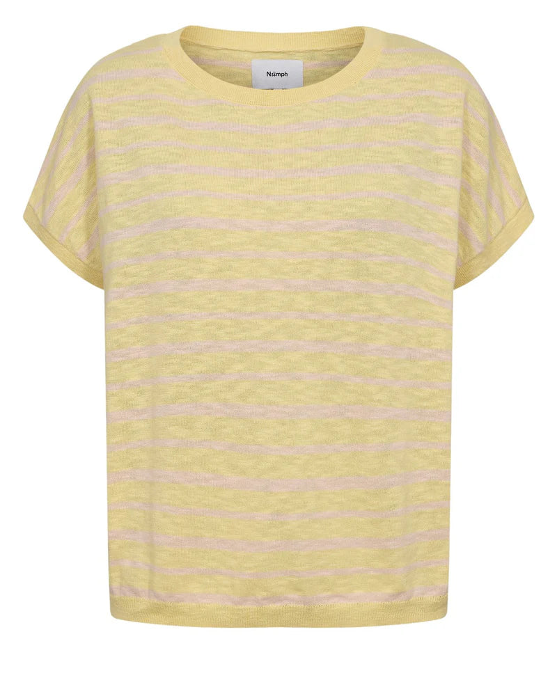 The Nümph NUKIKI PULLOVER is a stylish and comfortable pullover with a classic striped design. It features a relaxed fit and a round neckline, making it perfect for casual wear. The fit is generous.
