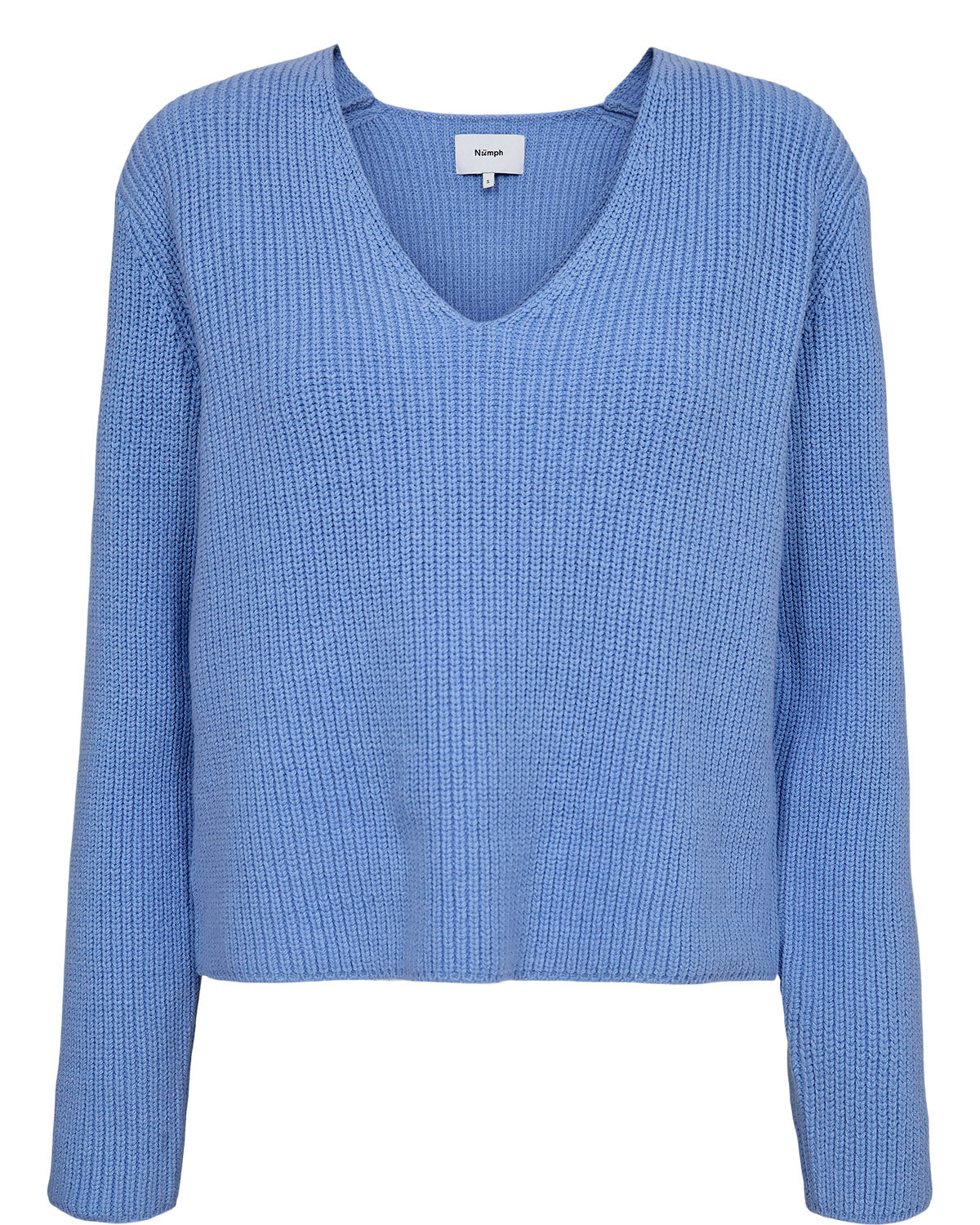 A great little knit from NUMPH in a stunning blue hydrangea colour. Perfect with white denim for spring. A fairly chunky knit with a V neck and straight hem and cuffs. This boxy shape is super flattering with a full skirt or wide le