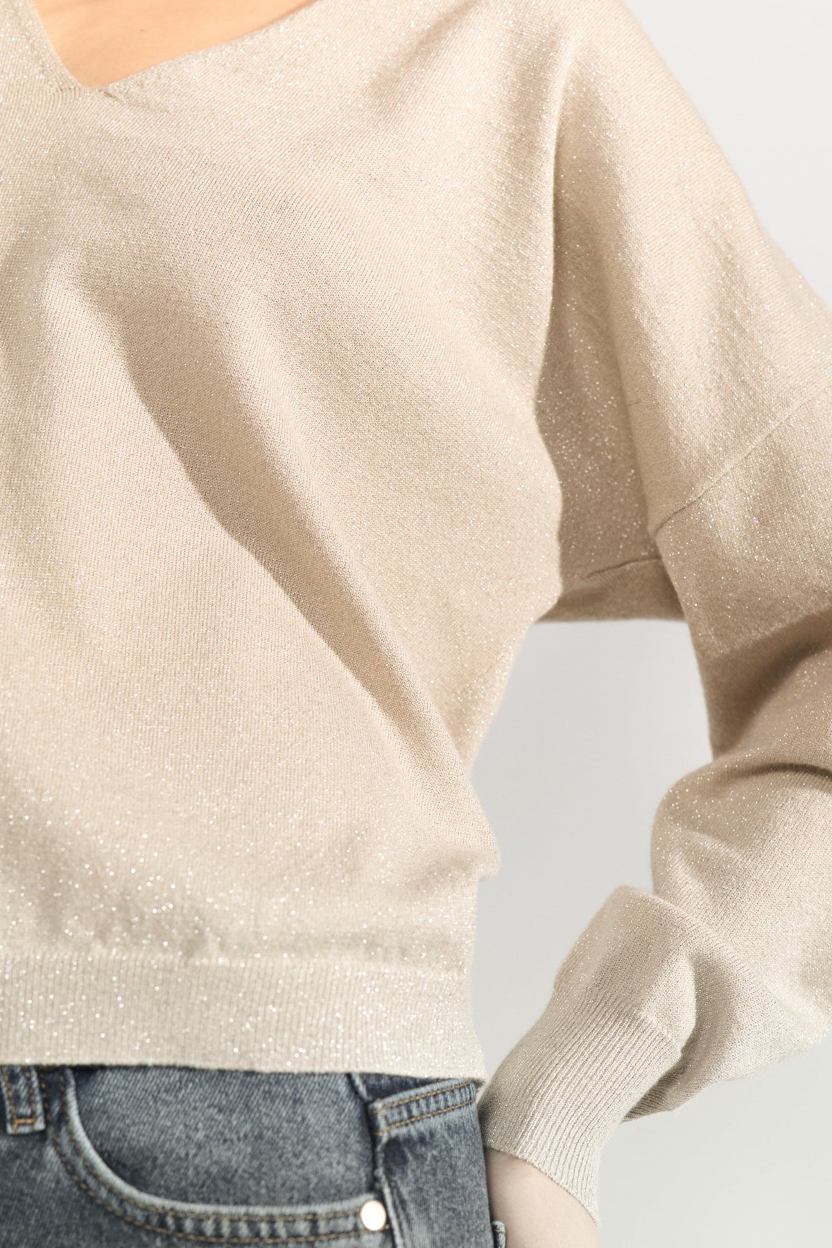 NUMPH "NUDayletta Lurex V Neck Pullover" ( Whitecap Gray) - ClobR