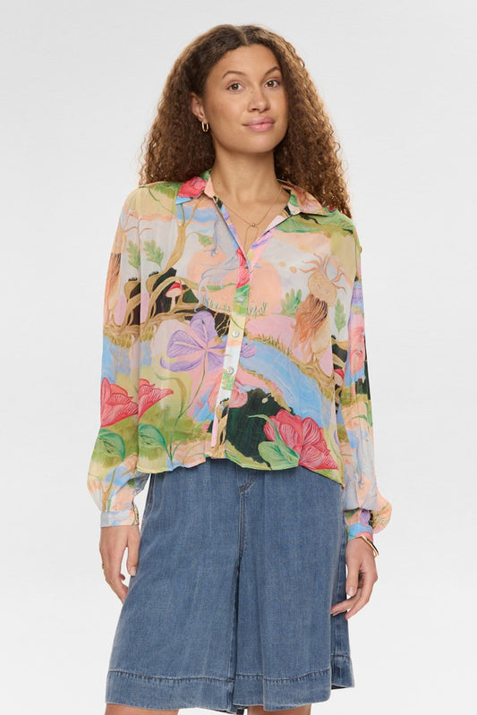 Featuring a whimsical, all-over print, this long-sleeved shirt from NUMPH offers a touch of artistic flair to any outfit. The button-down design allows for versatile styling, while the lightweight fabric ensures comfortable wear. The open neckline is super flattering on a larger bust.