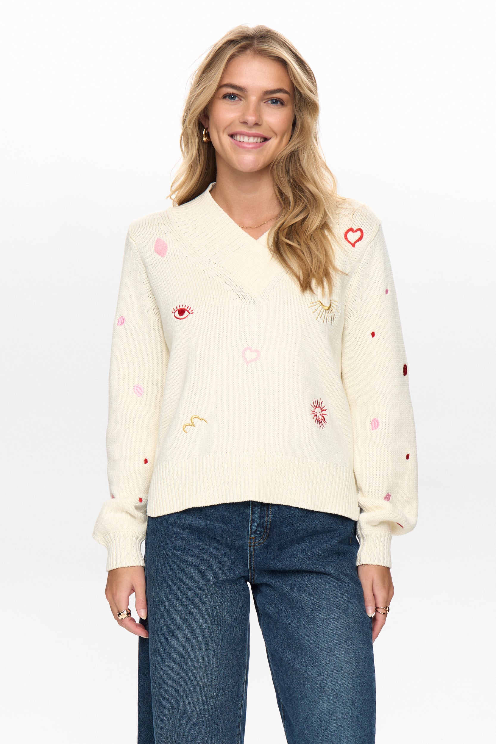 This statement knit from Scandi brand NUMPH is a stunner. A neutral piece that will work hard in any Spring wardrobe. With colourful yet random embroidery front and back it is a ClobR favourite for sure. Wear oversized with denim . There is a ribbed hem with small side splits. Fits true to size.
