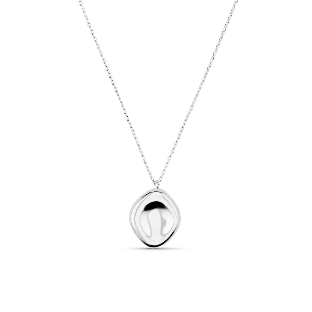 This Polished Organic Oval Charm Necklace from ORELIA LONDON in Gold or Silver uses the polished curves to give a tranquil yet luxury feel to your outfits. Featuring a simple gold or silver chain, with a polished oval charm.