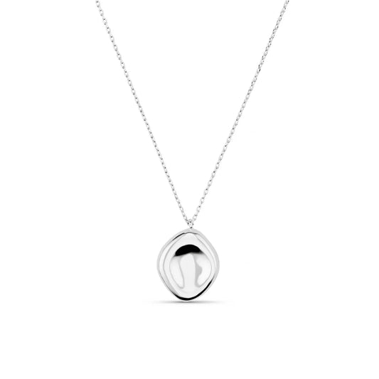 This Polished Organic Oval Charm Necklace from ORELIA LONDON in Gold or Silver uses the polished curves to give a tranquil yet luxury feel to your outfits. Featuring a simple gold or silver chain, with a polished oval charm.