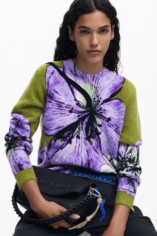 Fine long-sleeve sweater from Spanish brand DESIGUAL with a round neck and orchid print designed by Monsieur Christian Lacroix. The long sleeves have a ribbed cuff. The hem is also straight and ribbed.