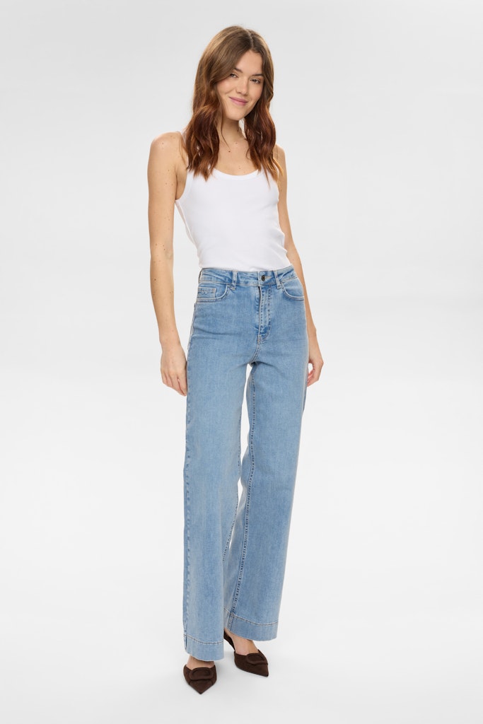 Crafted for a flattering silhouette, these wide-leg jeans from NUMPH offer a comfortable and stylish fit. The high-rise design accentuates the waist, while the classic denim look ensures versatility for various outfits. Fit is true to size.
