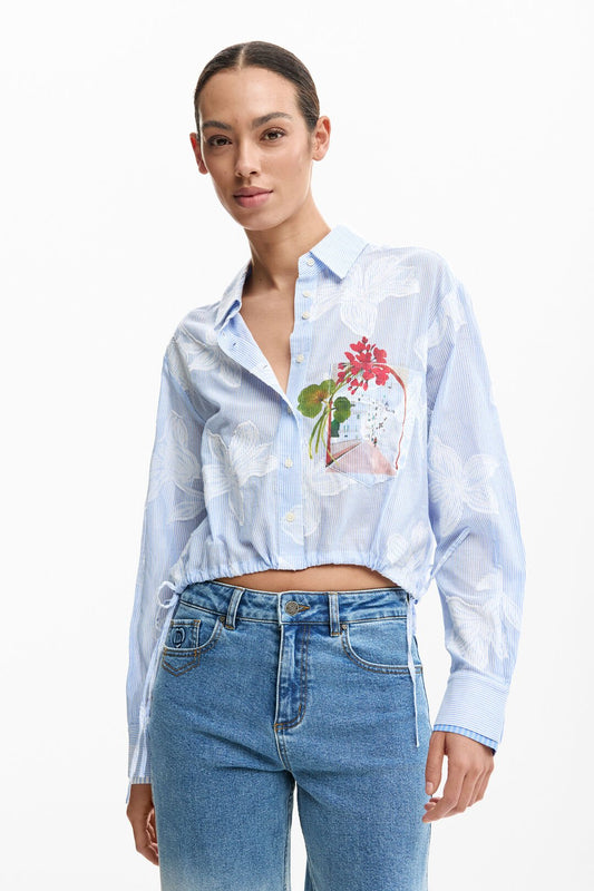 100% cotton fabric shirt with digital floral print on the front from Spanish brand DESIGUAL. Shirt collar and long sleeves with buttoned cuffs. Cropped hem with adjustable drawstrings on the sides.