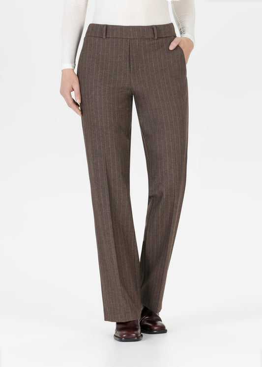 Pull-on pants from German brand STEHMANN in pin stripe look with slanted pockets, belt loops, crease, welt pockets at the back and slightly wider leg. For size 38: Inseam 78cm, hem 49cm