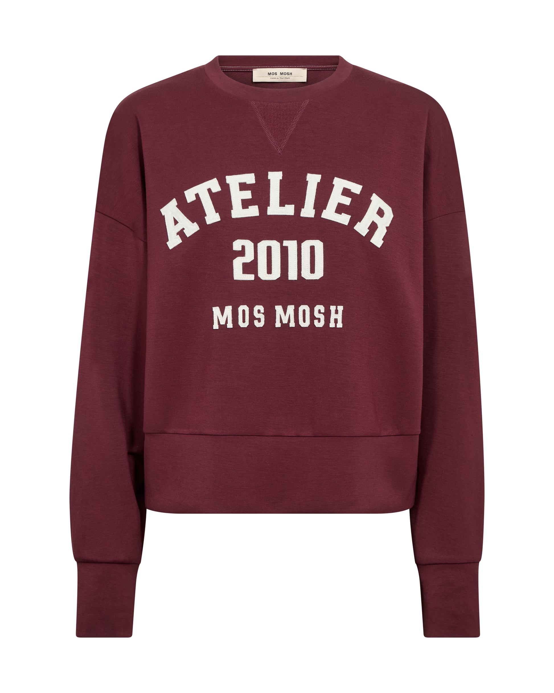A soft, oversized sweatshirt from MOS MOSH with a casual yet refined look. Designed with a round neckline, ribbed trims, and a bold front print for a sporty edge. The fabric blend feels smooth and comfortable, making it perfect for laid-back days or styled with tailored pieces for a cool contrast.