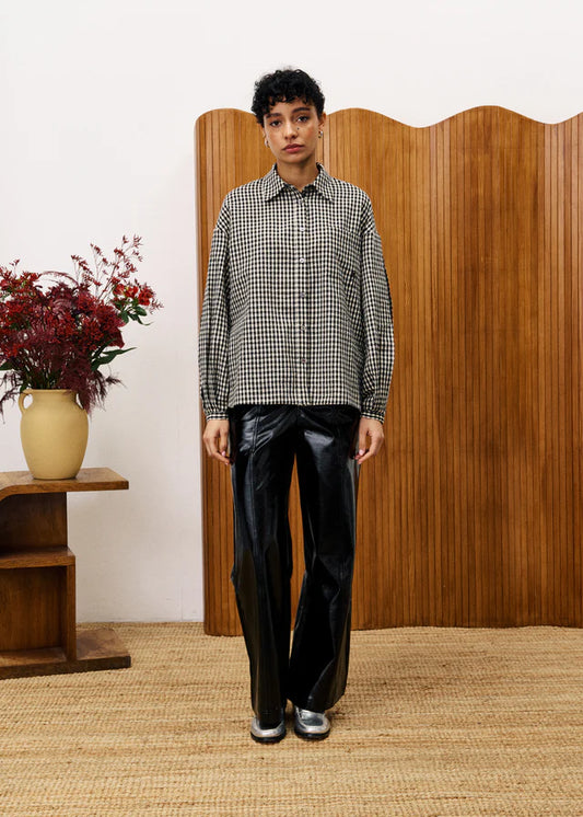 Another stunning blouse by Parisian brand FRNCH in a classic monochrome gingham. An A shaped piece with a shirt style collar and button front. The high/low hem is rounded at the corners. The balloon sleeves are bracelet length with a single button narrow cuff. The fit is generous.