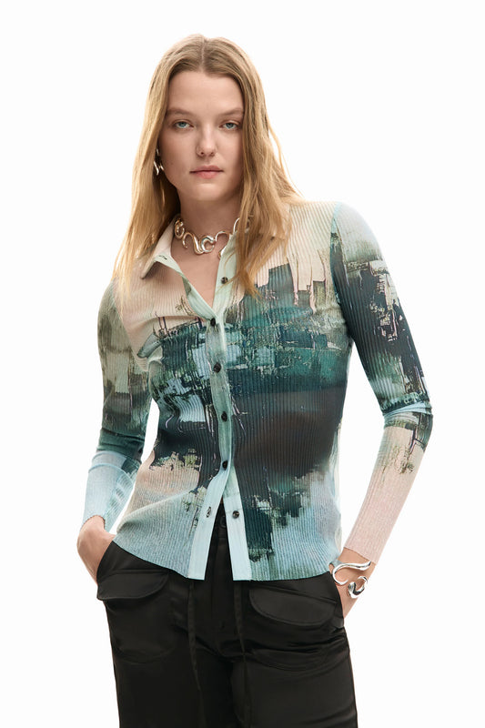 Fitted buttoned shirt with photographic-style print and textured fabric from Spanish brand DESIGUAL. A concertina style fabric which fits beautifully and accentuates curves. The fit on this brand is very neat.