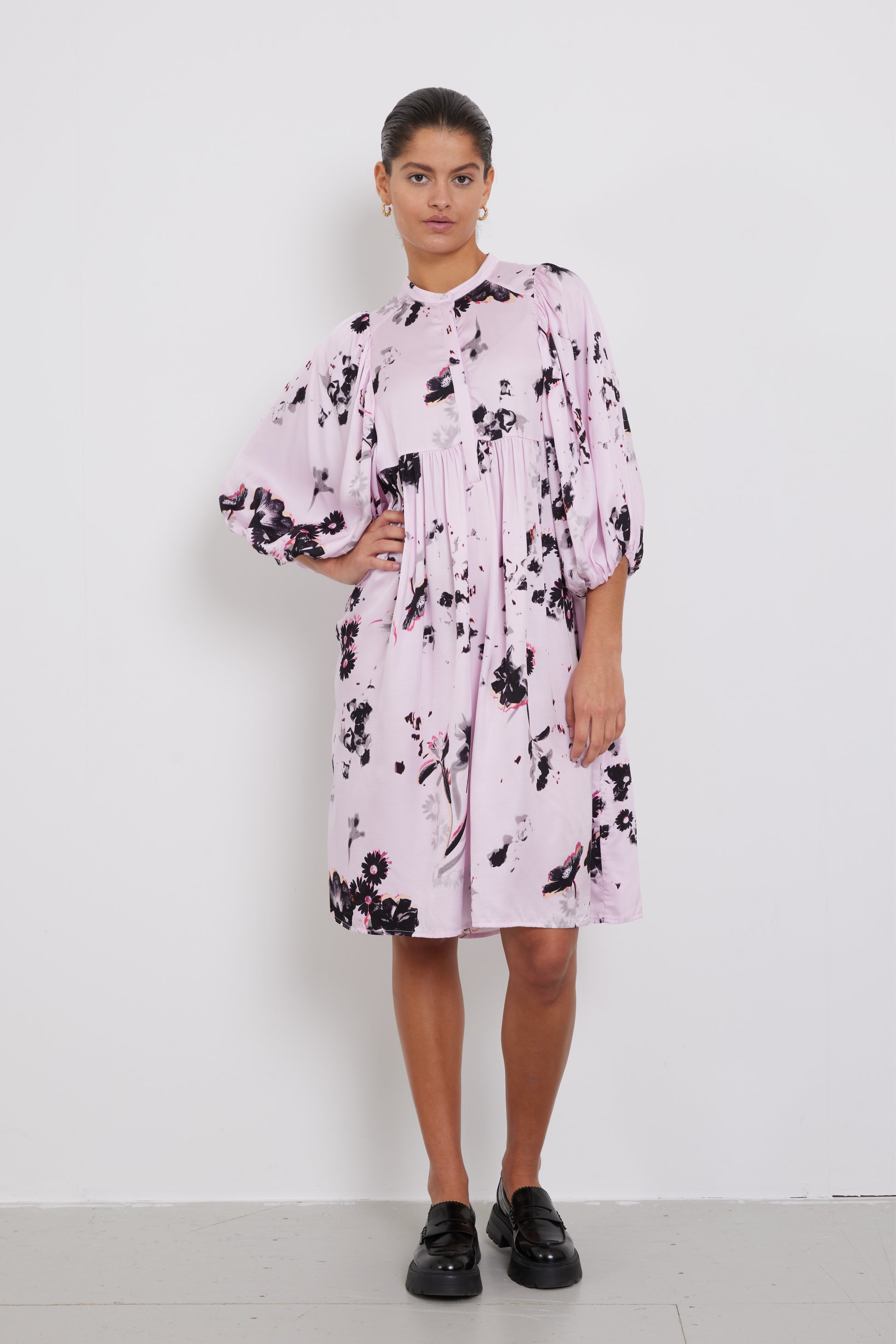 Sarina knee length dress, floaty fit by Bruuns Bazaar, elbow length sleeves 