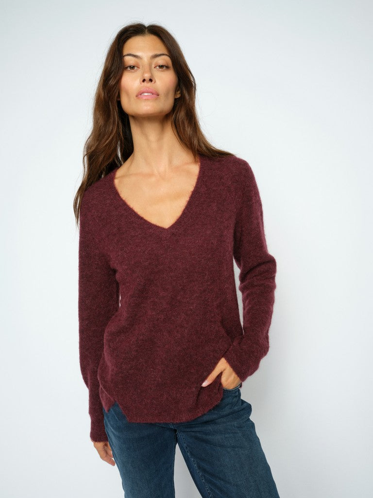 Wrap yourself in luxurious softness with the MMMape Sophia V-Neck Knit from MOS MOSH. Crafted from a premium blend of wool, mohair and alpaca with a touch of stretch, this beautifully lightweight knit feels wonderfully soft and cosy while offering exceptional comfort. Designed with a flattering V-neckline, long sleeves and finished with ribbed cuffs and a ribbed hem for a refined silhouette,