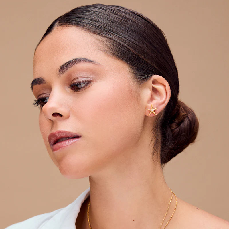 ORELIA "Starfish & Pearl Stud Earring" (Gold)