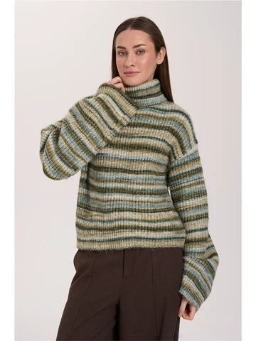A relaxed-fit knitted jumper with a high roll-neck and dropped shoulders. The multicoloured stripe pattern in shades of green, beige and brown gives the jumper a casual look. Long, wide sleeves and a straight hem create a comfortable, relaxed fit.