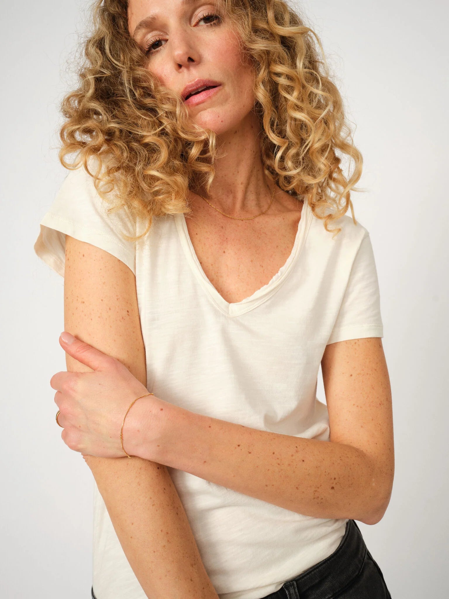 A timeless wardrobe staple from MOS MOSH, this fitted V-neck T-shirt is crafted from soft organic cotton for everyday comfort. Designed with short sleeves and a flattering silhouette, it’s perfect for layering or wearing on its own. A versatile essential that pairs effortlessly with everything from denim to tailored pieces.