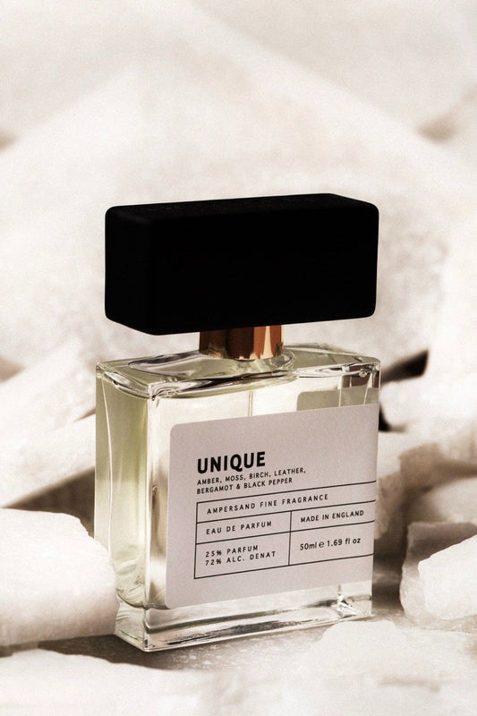 A vibrant blend of moss and black pepper, enriched with amber and energising bergamot. Clean yet intoxicating. Unquestionably unique.