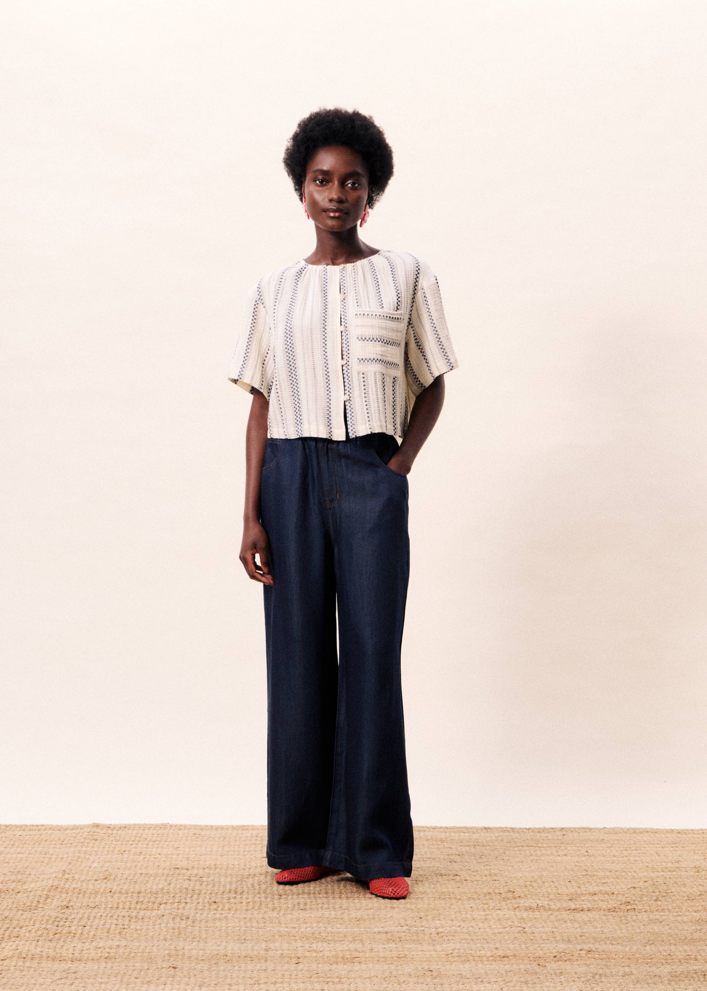 A super cute summer blouse from FRNCH. Cropped and with a round neck and button front this is a winner for the warmer weather. The fit is true to size.