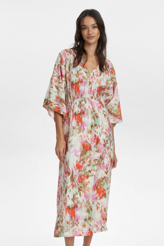 Hello Spring! We love this super versatile dress from Scandi brand NUMPH that will take you all the way through until Autumn. Easy to wear and super comfortable, it will become a favourite. The floral design would be perfect for a Summer wedding or event. The fit is true to size.
