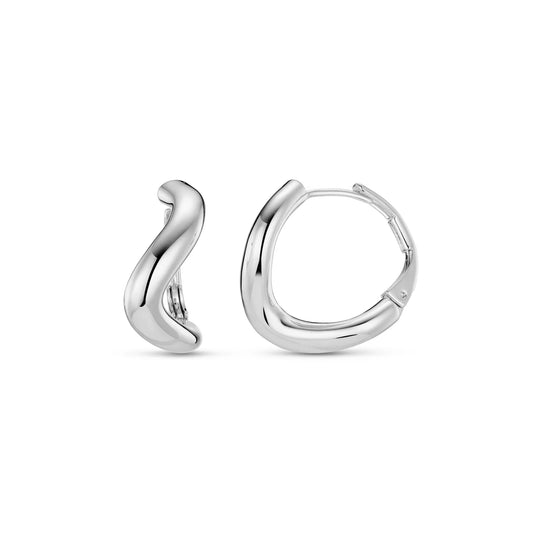 The Round Wave Chunky Hoop Earrings from ORELIA in Silver bring a calm and comforting feel to your everyday. Featuring a silver hoop with a chunky wave design, with a clip-clasp fastening.